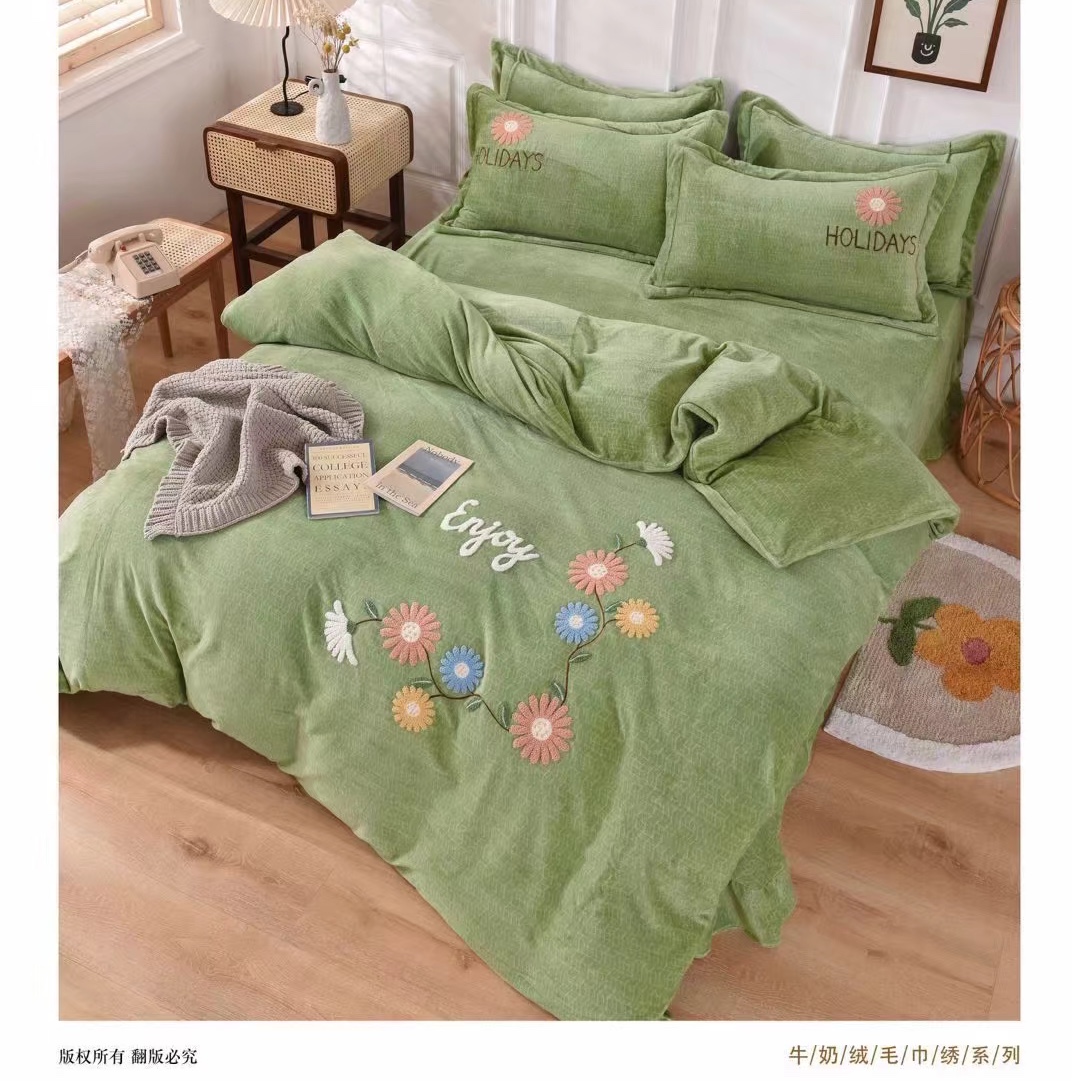 The 4-piece set of warm bedding with milk velvet embroidery is in full bloom