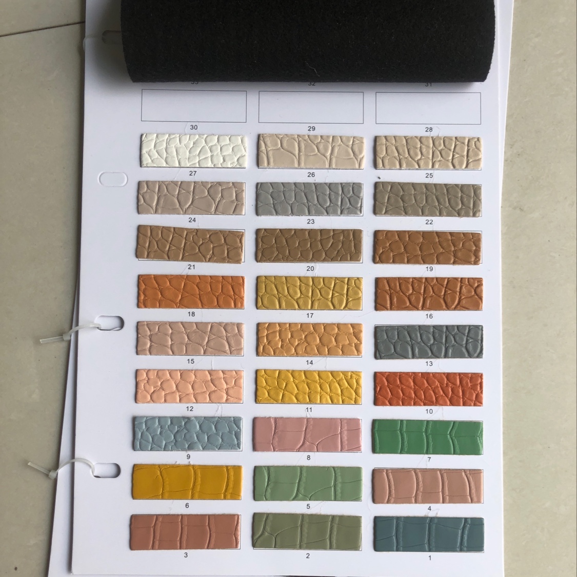 厂家直销热销新款    2002 表面爽滑处理亚光鳄鱼纹PVC皮革大量现货高中低档箱包沙发鞋材面料细节图