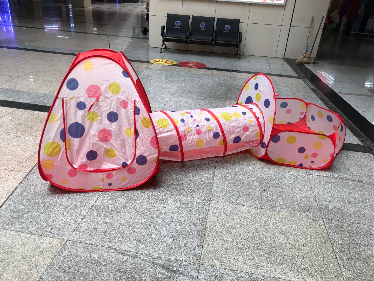 Three-piece spotted passage children's tent