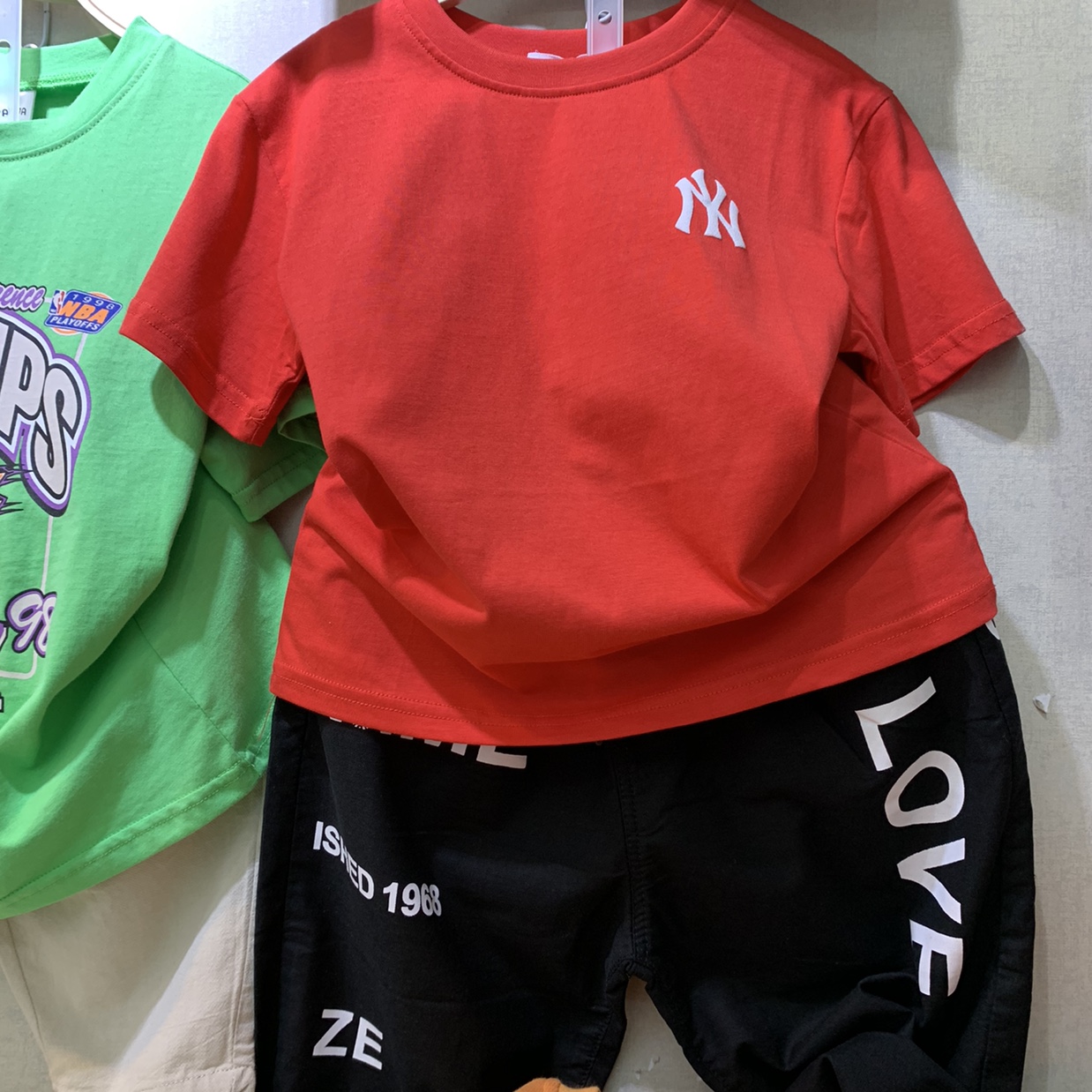 Solid-color short-sleeved suit