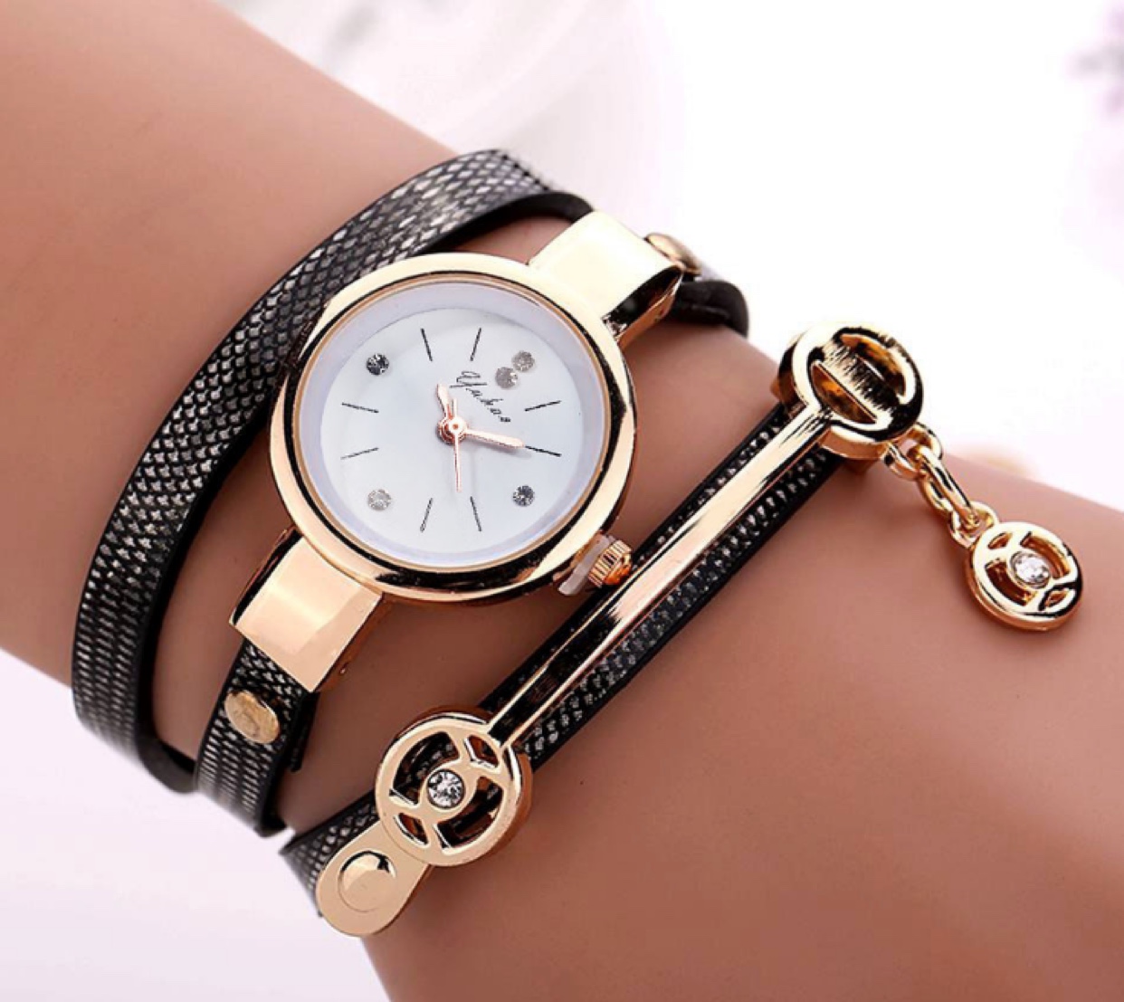 时尚绕圈女士手表热销 PU表带手表情侣石英表女款现货批发手表带