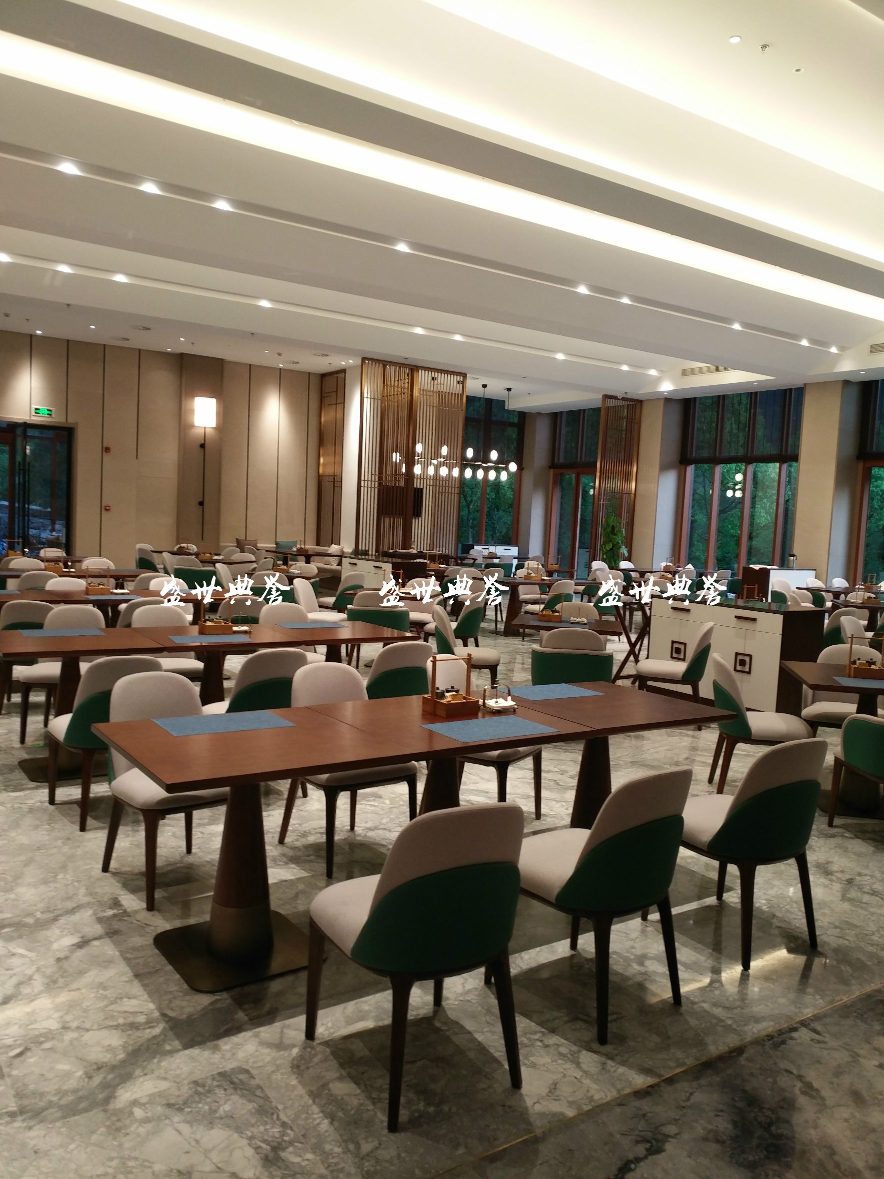上海五星级酒店西餐桌椅定做宾馆早餐桌椅度假酒店自助餐厅实木椅详情图12