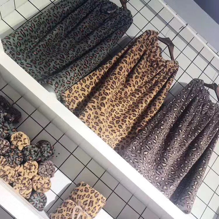 A 5-piece set of printed coral velvet