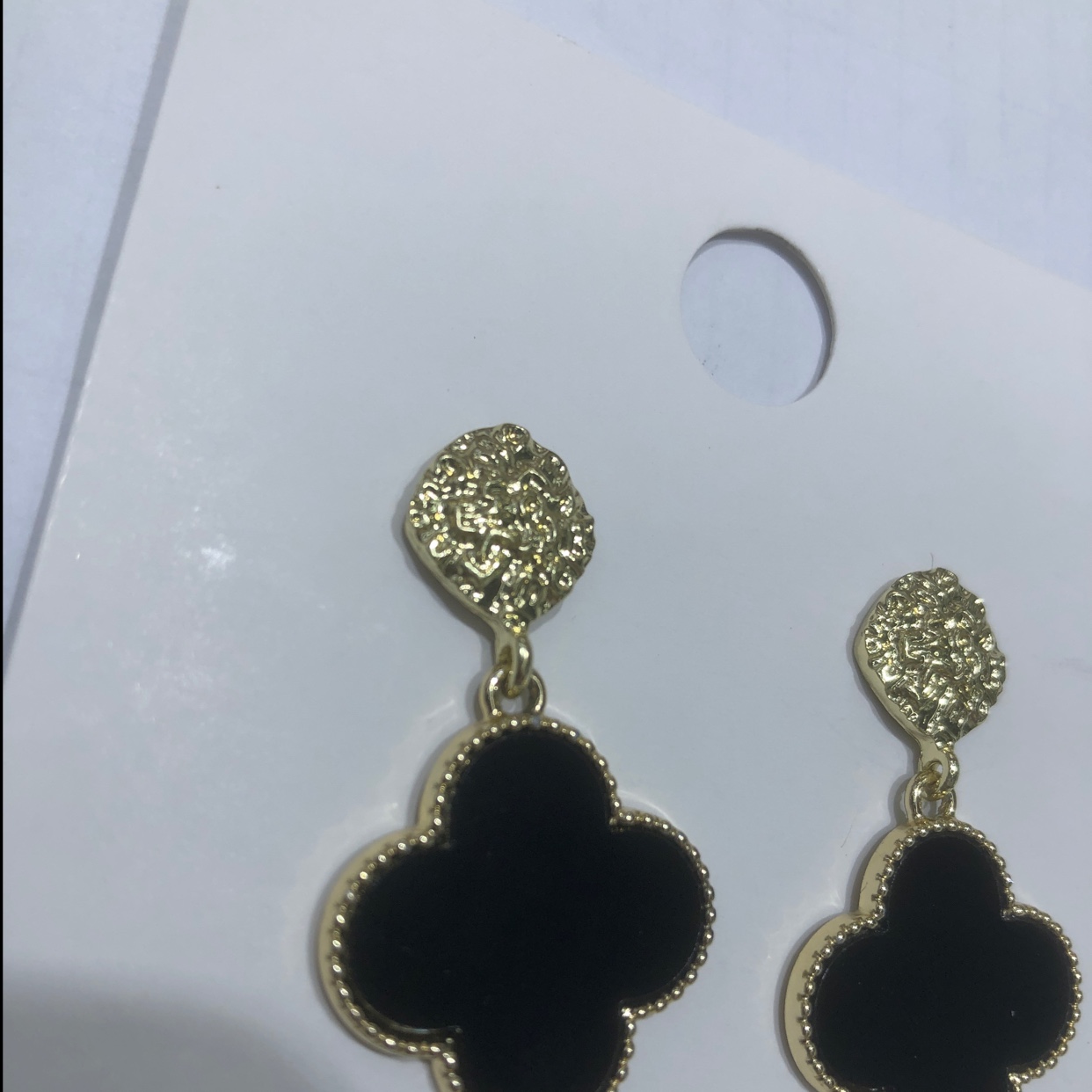 大黑色四叶草耳坠产品图