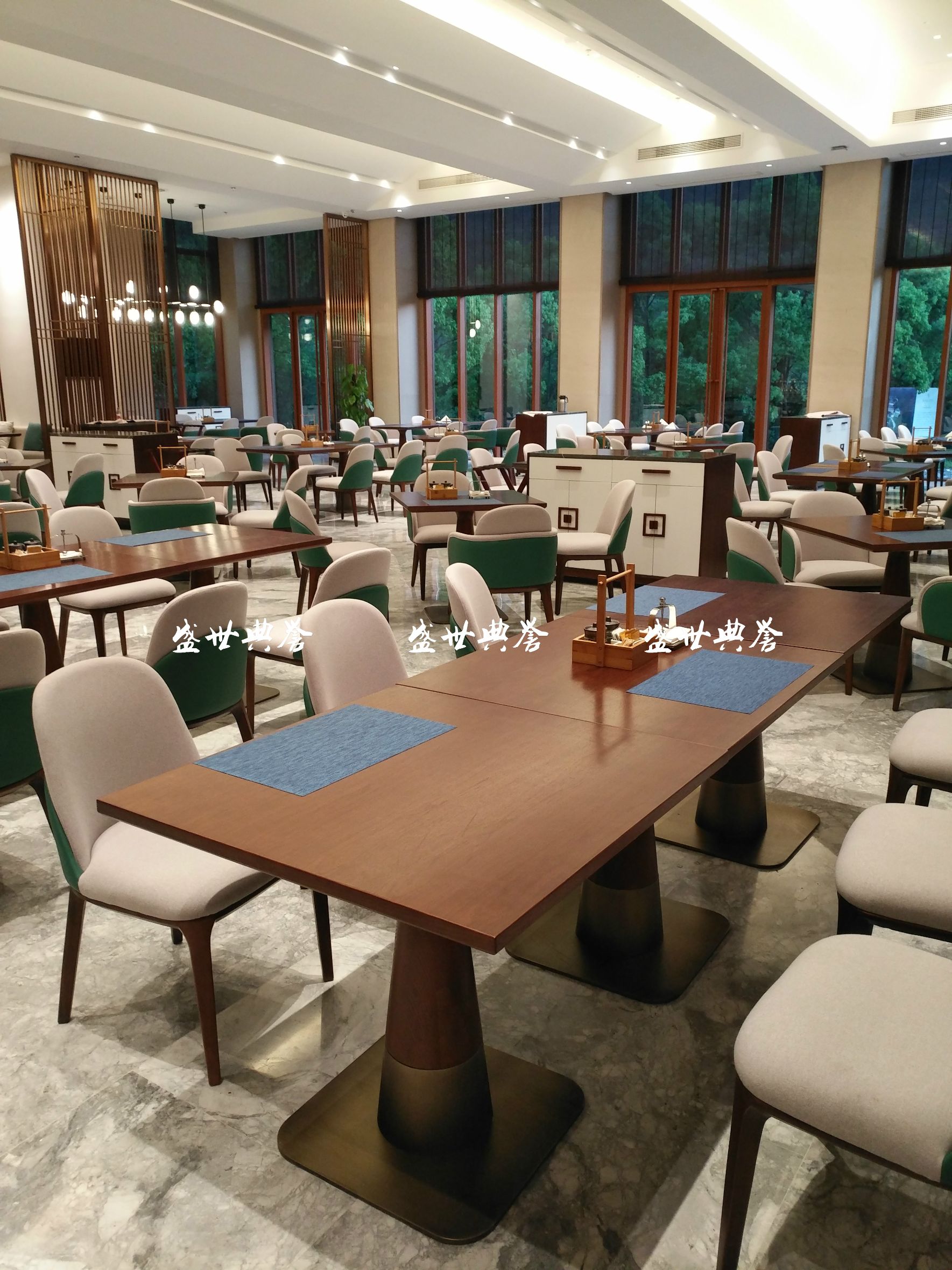 上海五星级酒店西餐桌椅定做宾馆早餐桌椅度假酒店自助餐厅实木椅详情图8