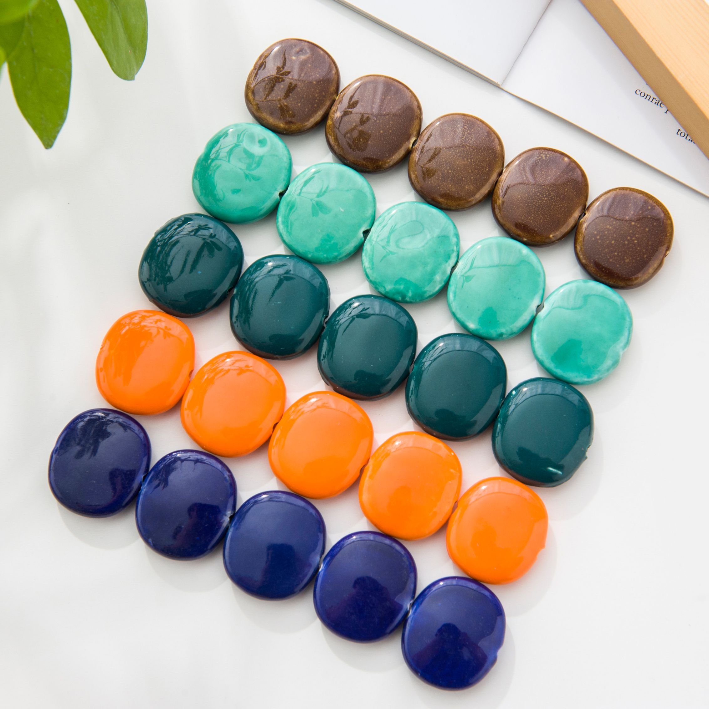 Manufacturers direct a large number of spot ceramic beads animal beads shaped beads manual DIY21 thumbnail