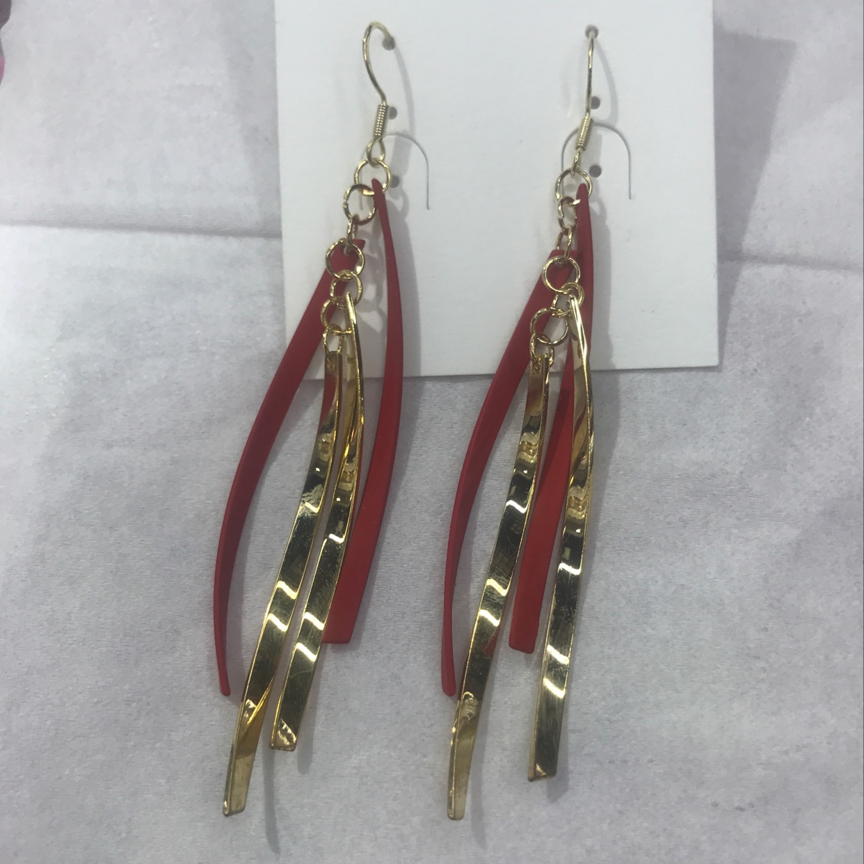 S-shaped ear hooks thumbnail