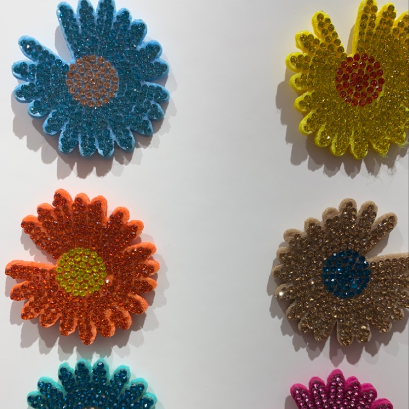 Colorful large daisies, ultrasonic accessories, headwear, colored small cloth flowers, handcrafted decorative flowers, colorful large daisies, ultrasonic accessories, headwear, colored small cloth flowers, handcrafted decorative flowers, colorful large daisies, ultrasonic matching details Picture
