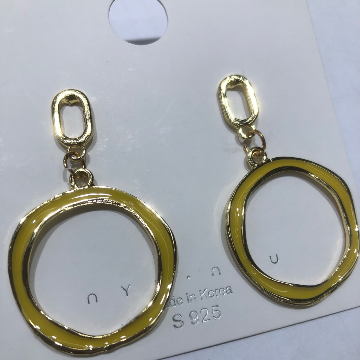 金色耳环产品图