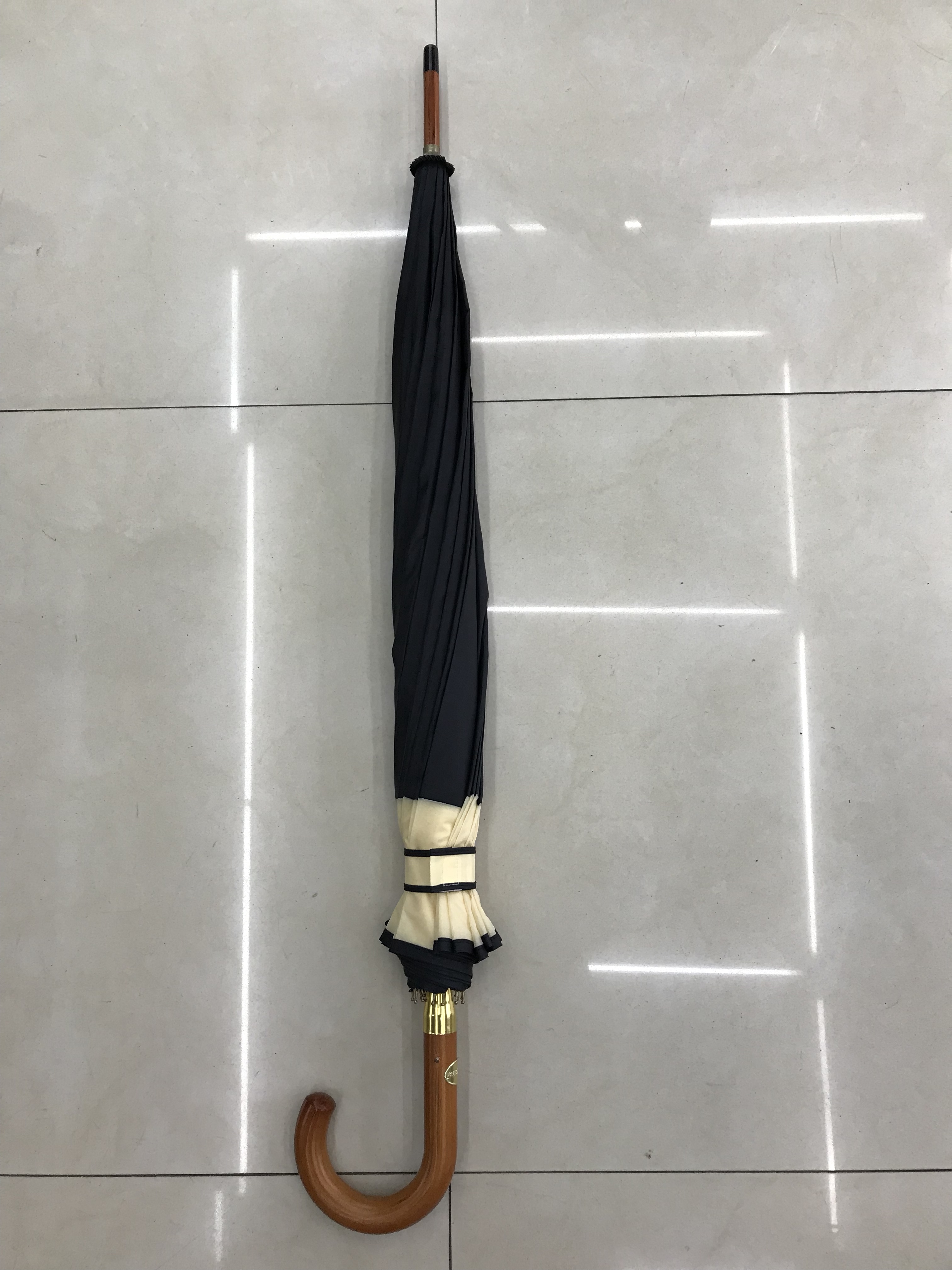 16K Wood Center Bar Side Umbrella Business Umbrella Adult Umbrella Application Scenario