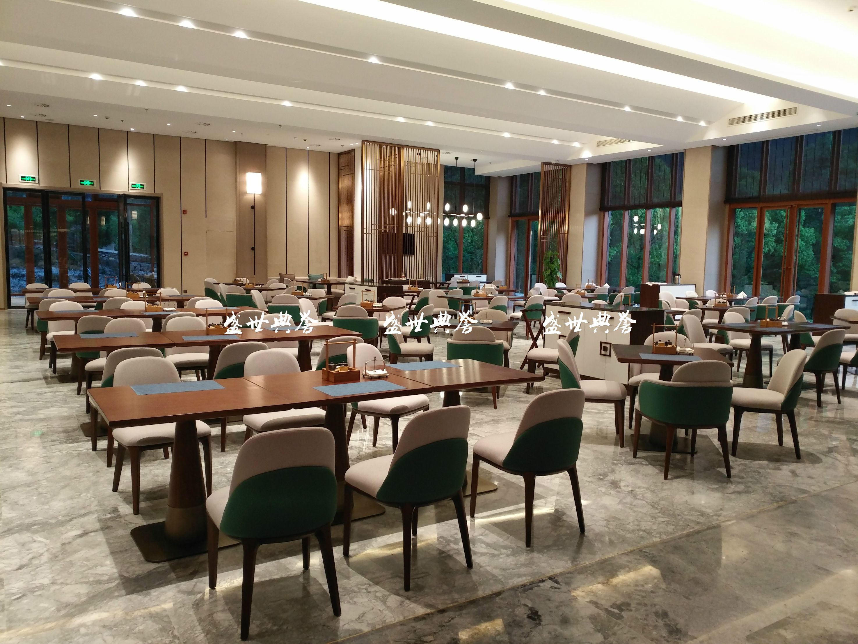 上海五星级酒店西餐桌椅定做宾馆早餐桌椅度假酒店自助餐厅实木椅详情图14