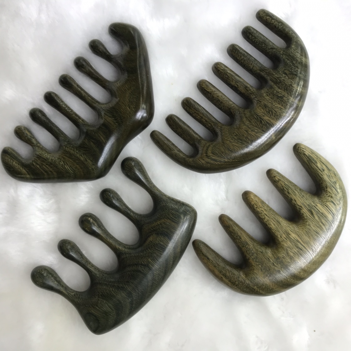 天然原木绿檀木梳子宽齿经络穴位按摩梳缓解疲劳做工精致加厚用料方便携带梳子