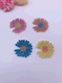 Colorful large daisies, ultrasonic accessories, headwear, colored small cloth flowers, handcrafted decorative flowers, colorful large daisies, ultrasonic accessories, headwear, colored small cloth flowers, handcrafted decorative flowers, colorful large daisies, ultrasonic matching Application Scenario