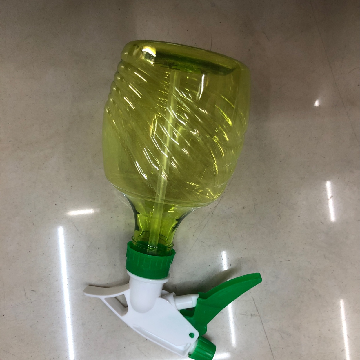 Factory Direct Sales Plastic Watering Can Application Scenario