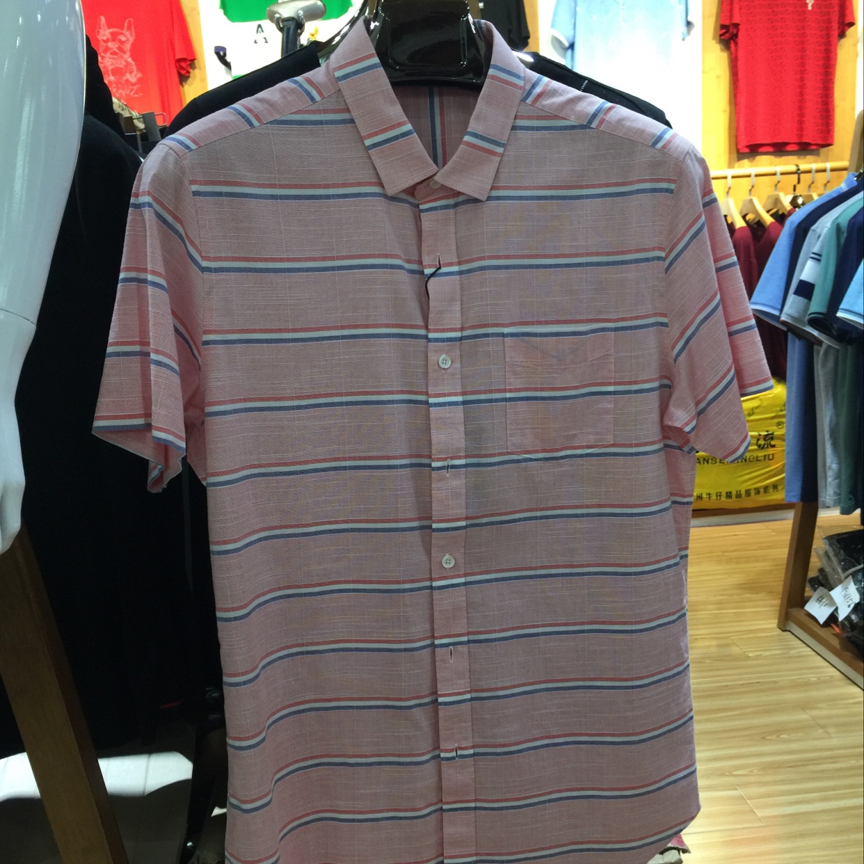 Men's pink checked short-sleeved shirt