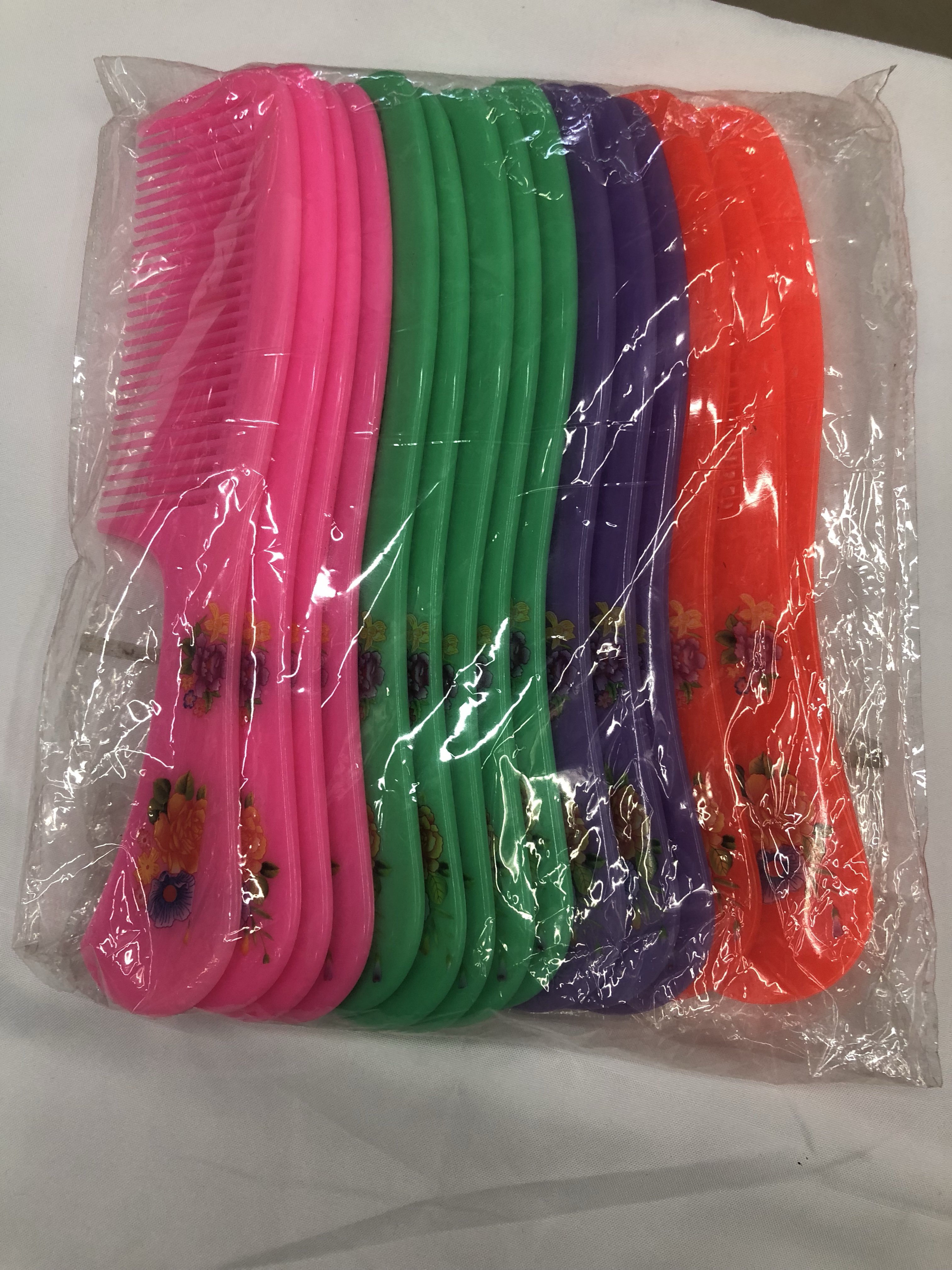 厂家直销印花塑料梳子 地摊热卖梳子 4色果冻色梳子PP材料梳子产品图