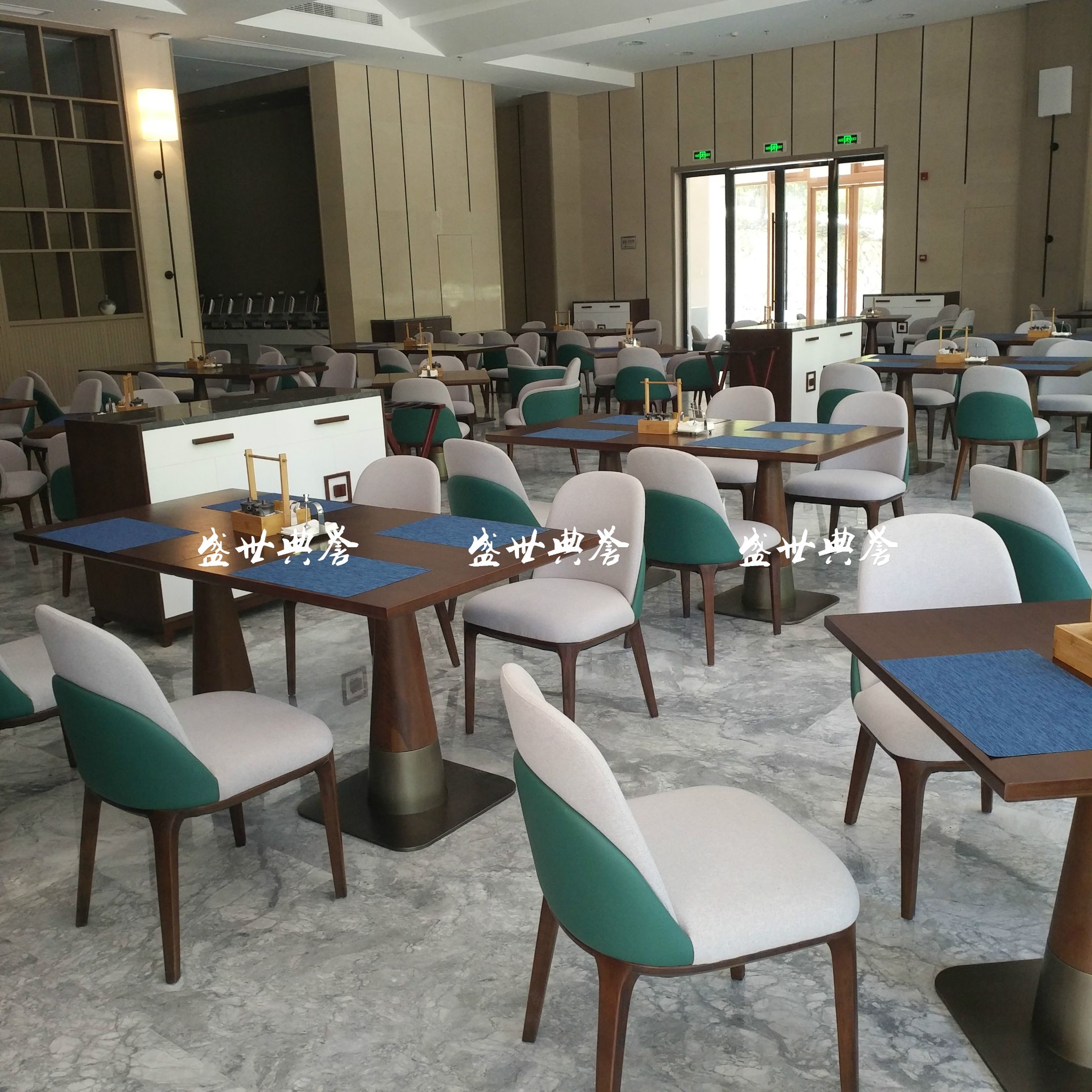 上海五星级酒店西餐桌椅定做宾馆早餐桌椅度假酒店自助餐厅实木椅详情图3