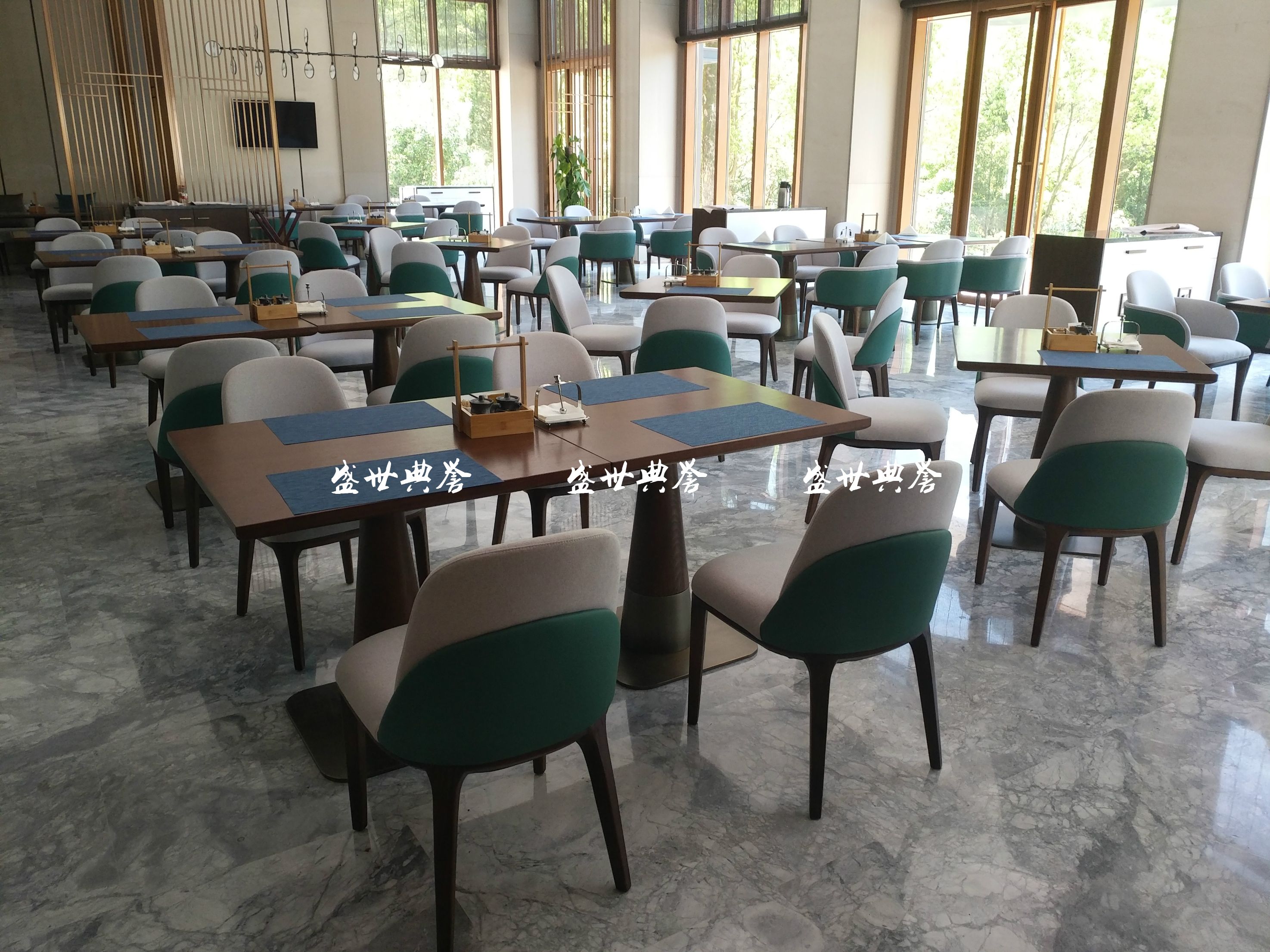 上海五星级酒店西餐桌椅定做宾馆早餐桌椅度假酒店自助餐厅实木椅详情图6