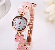 新款热销粉色四叶草手链表 三色入欧美女神腕表 潮流经典女士手表