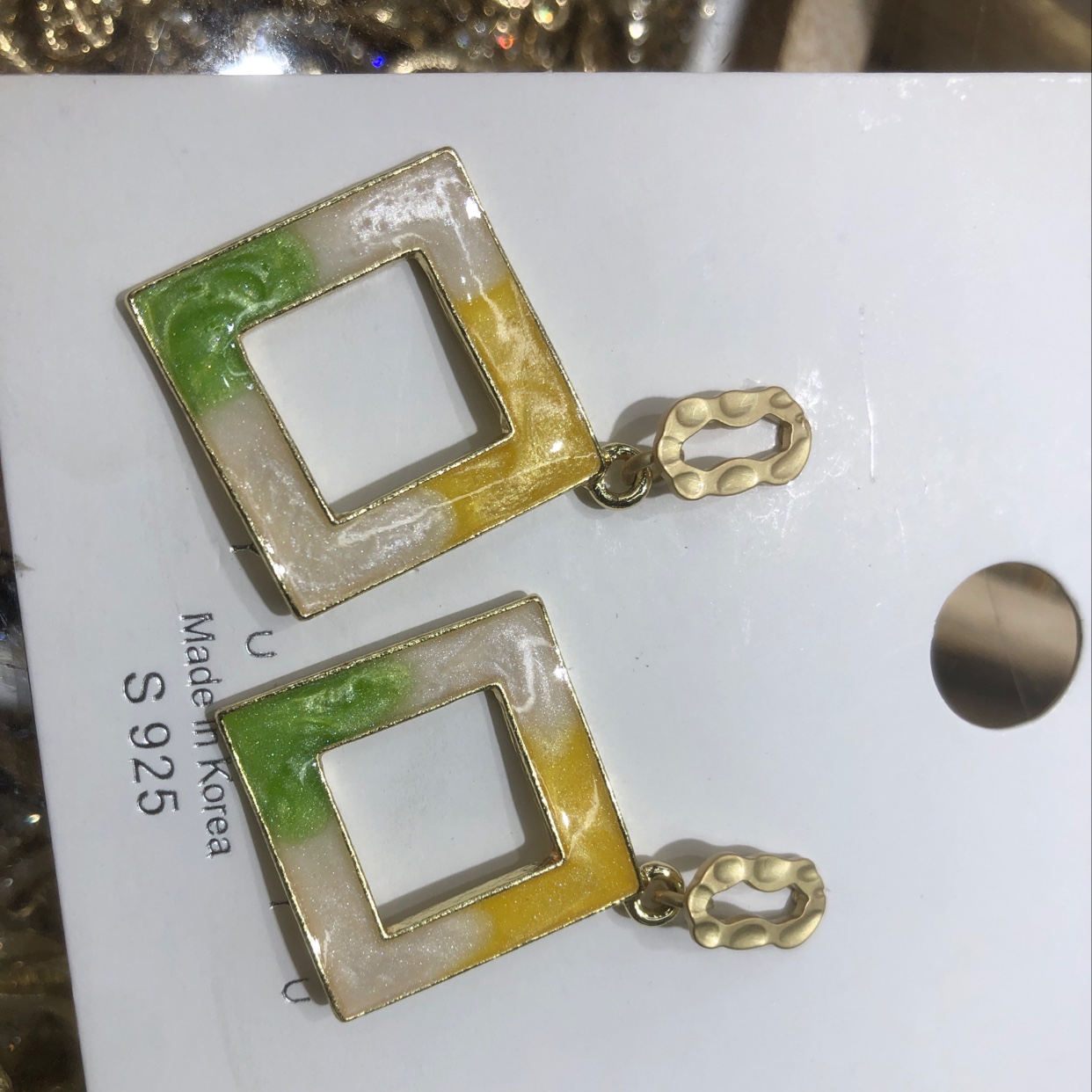 白黄绿棱形耳坠