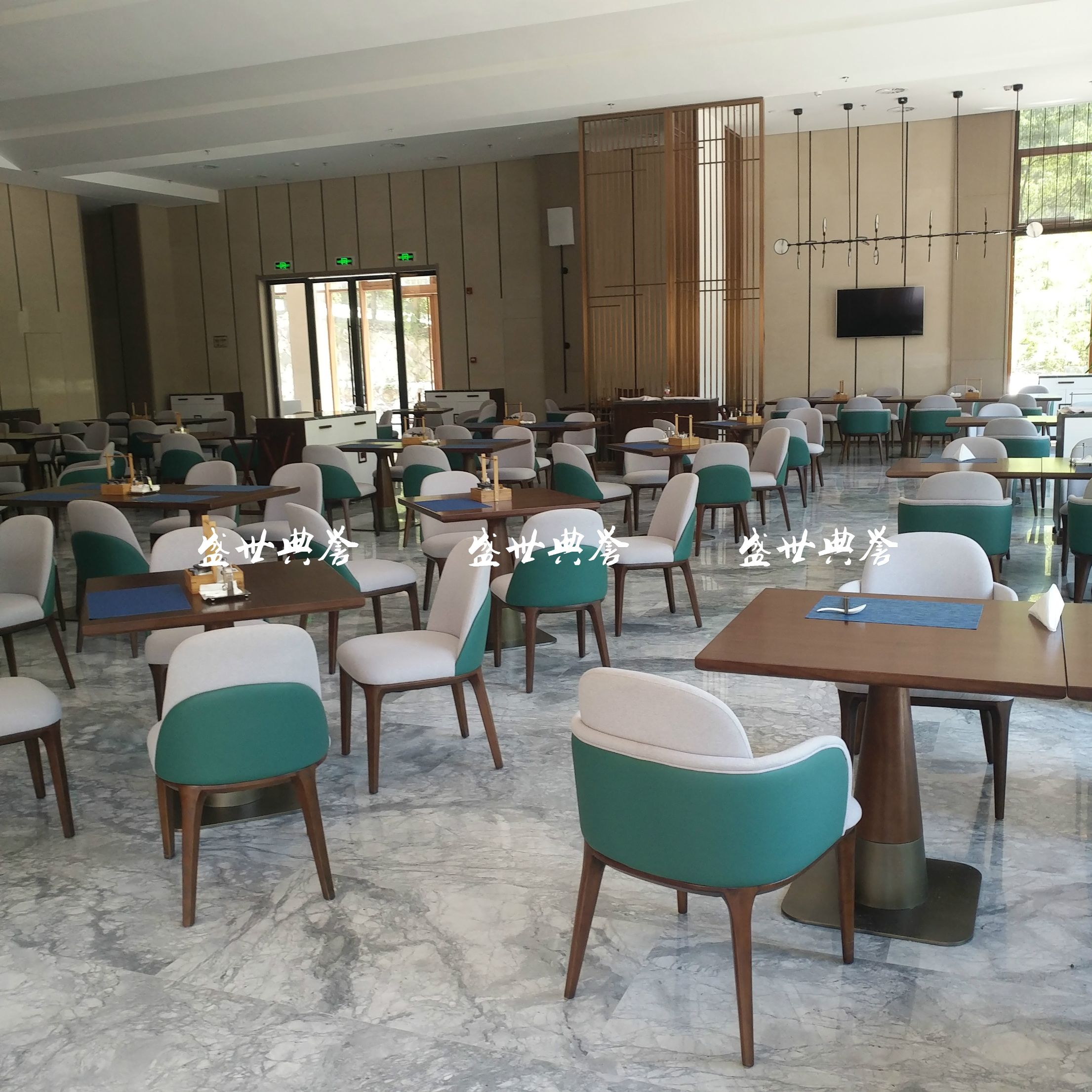 上海五星级酒店西餐桌椅定做宾馆早餐桌椅度假酒店自助餐厅实木椅详情图4