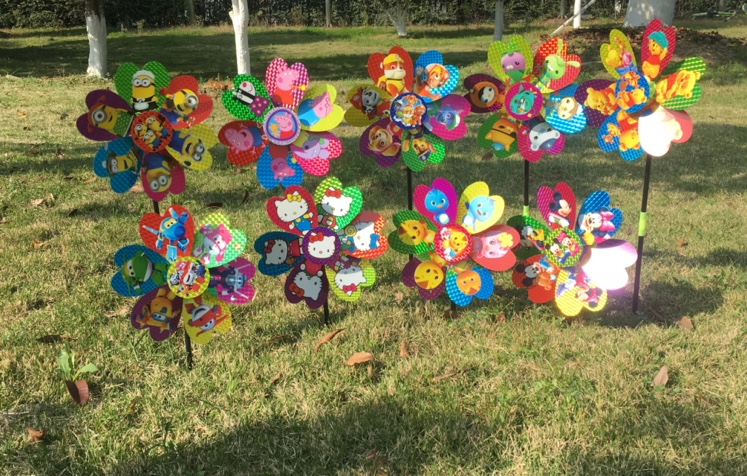 热卖儿童玩具手持塑料玩具风车 单层动物花草风车 厂家直销