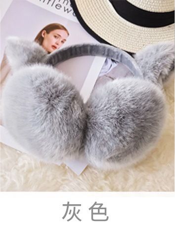 This is a cute Korean-style ear cap that can prevent freezing in winter. It features cute cartoon cat ears and foldable ear cups