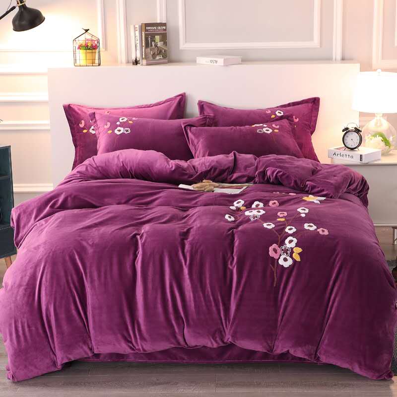 Velvet four-piece set Item Picture