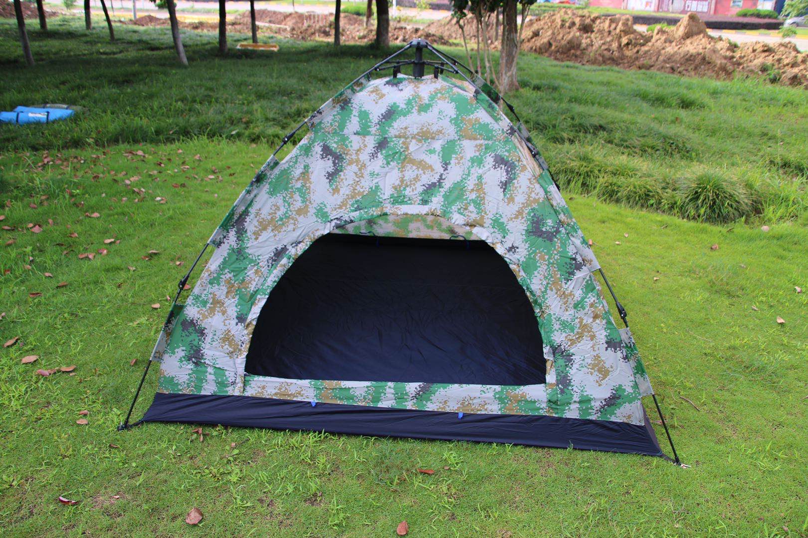 Camping in camouflage single-layer tents