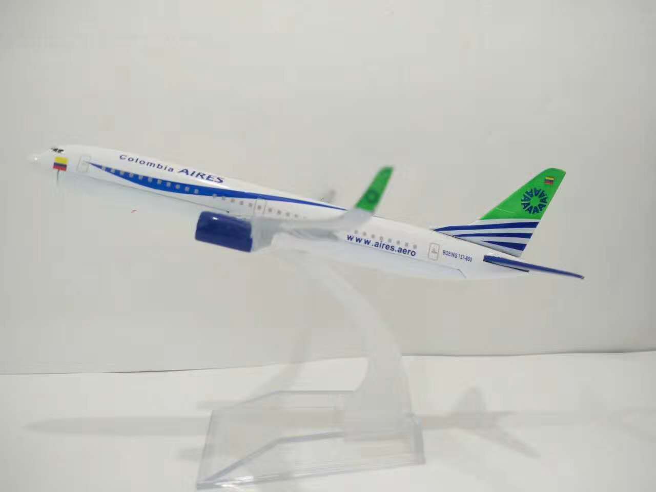 Model aircraft (16CM Columbia AIRES aviation b737-800) metal alloy model aircraft