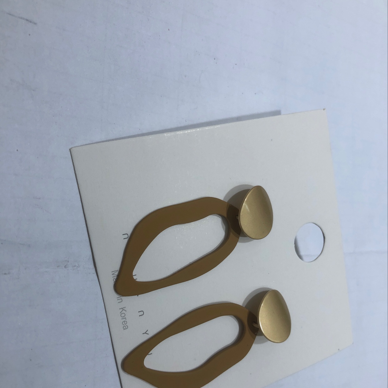 褐色耳环产品图