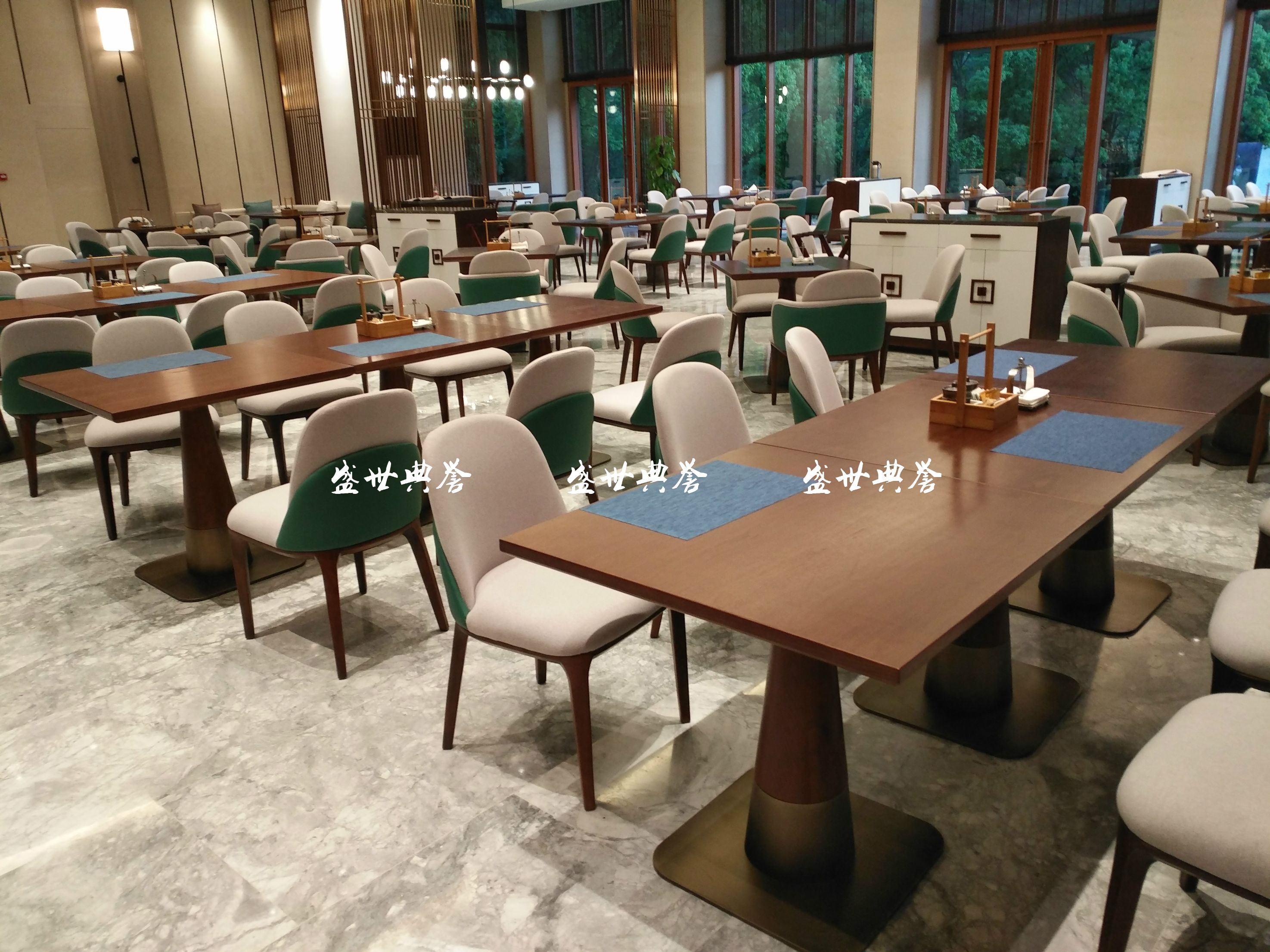 上海五星级酒店西餐桌椅定做宾馆早餐桌椅度假酒店自助餐厅实木椅详情图7