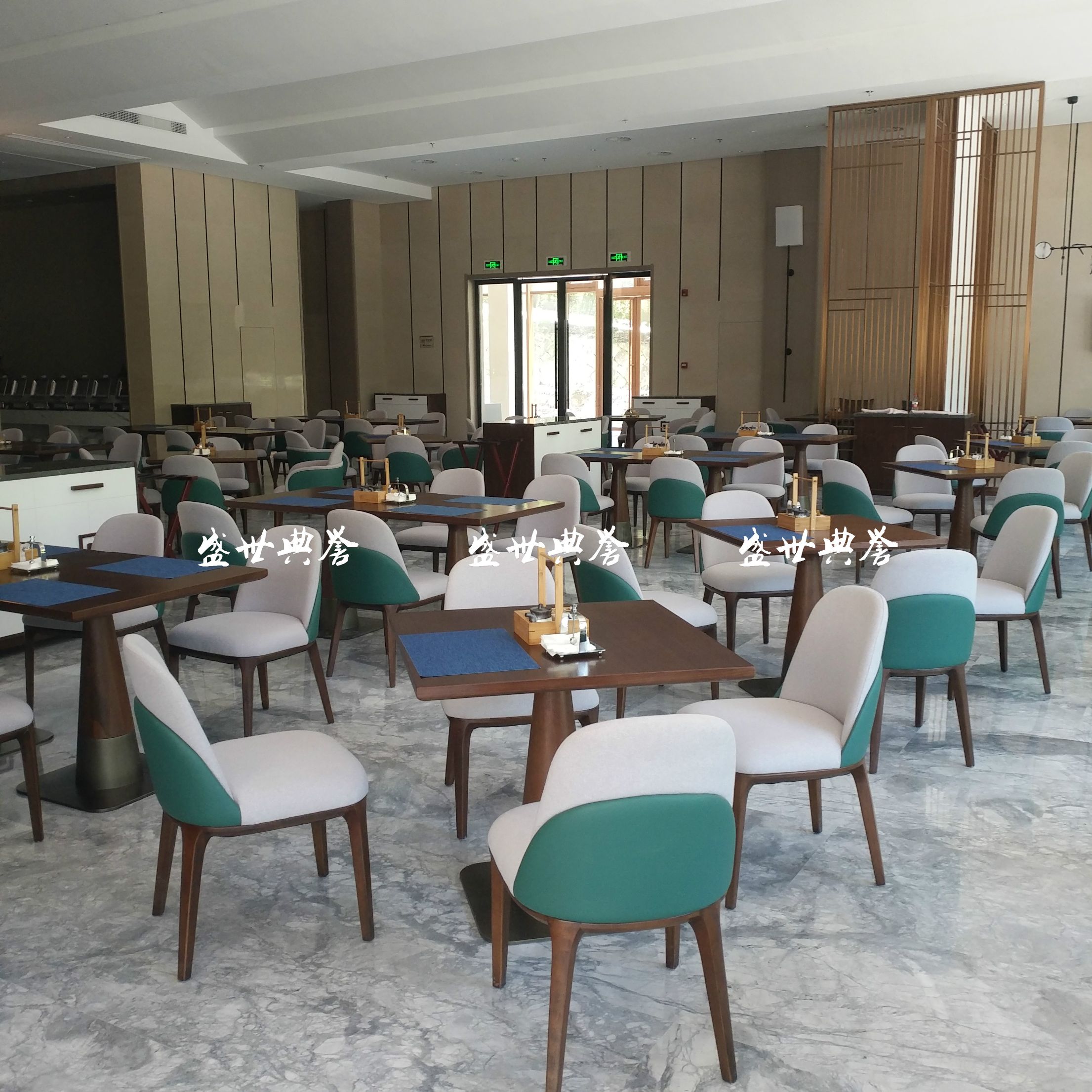 上海五星级酒店西餐桌椅定做宾馆早餐桌椅度假酒店自助餐厅实木椅详情图2