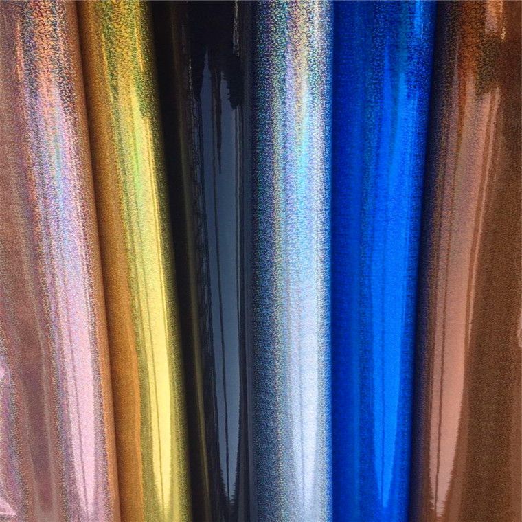 现货供应镭射皮革，新款雨丝纹，碎石纹，激光束纹，箱包，鞋材，包装等