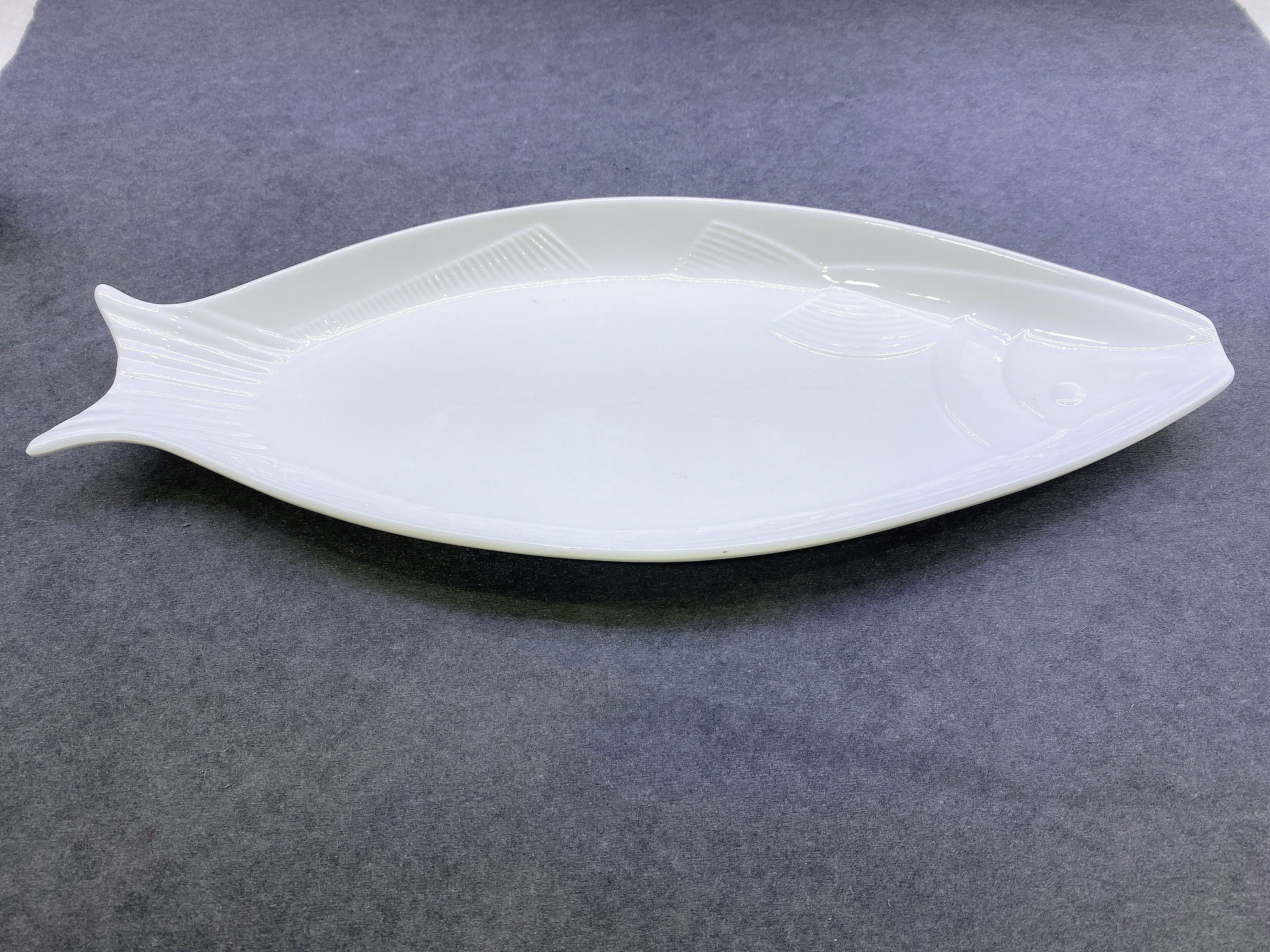 简约白色18寸鱼盘 珍珠鱼盘  餐盘