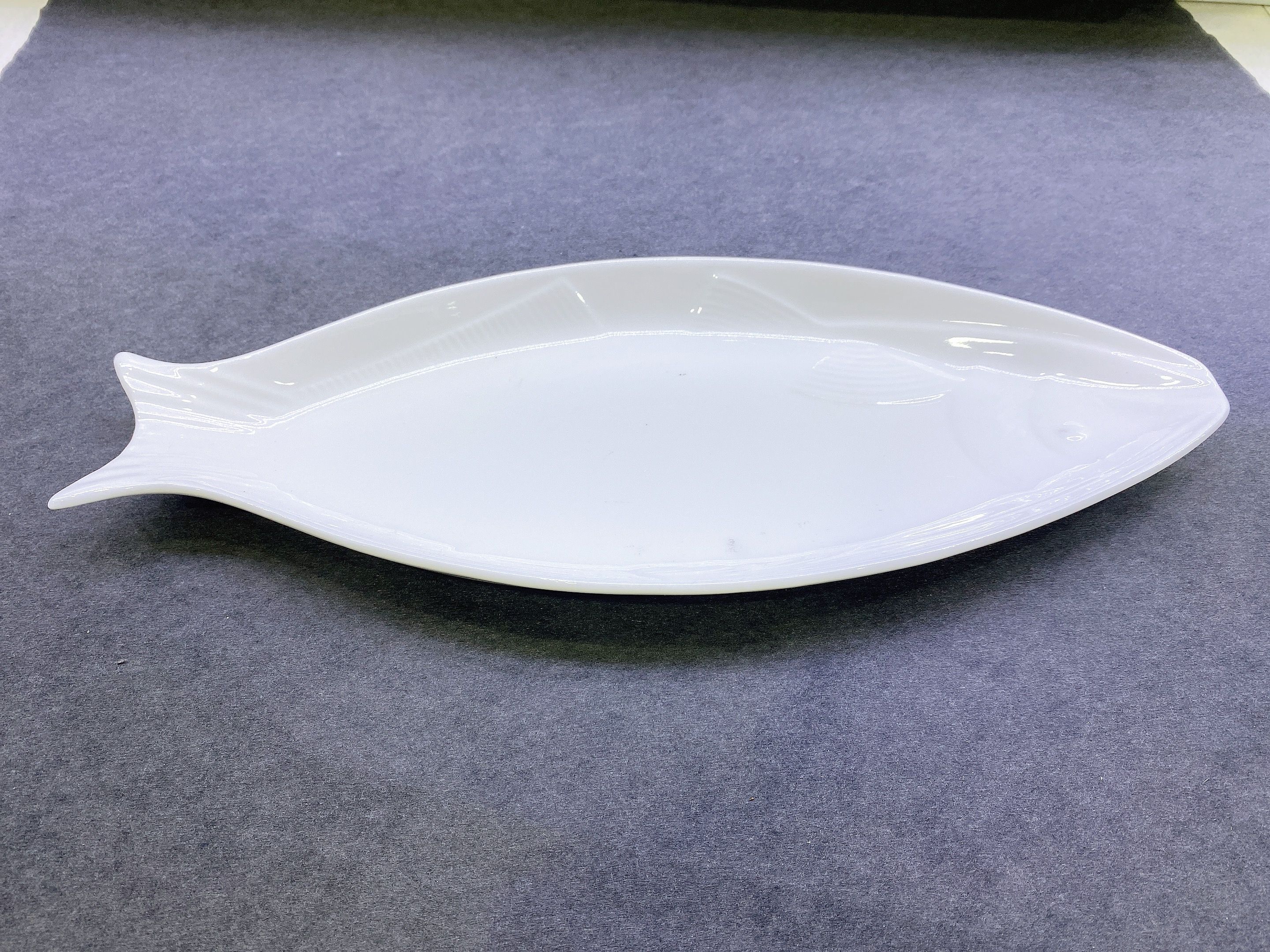 白色简约16寸珍珠鱼盘  餐盘