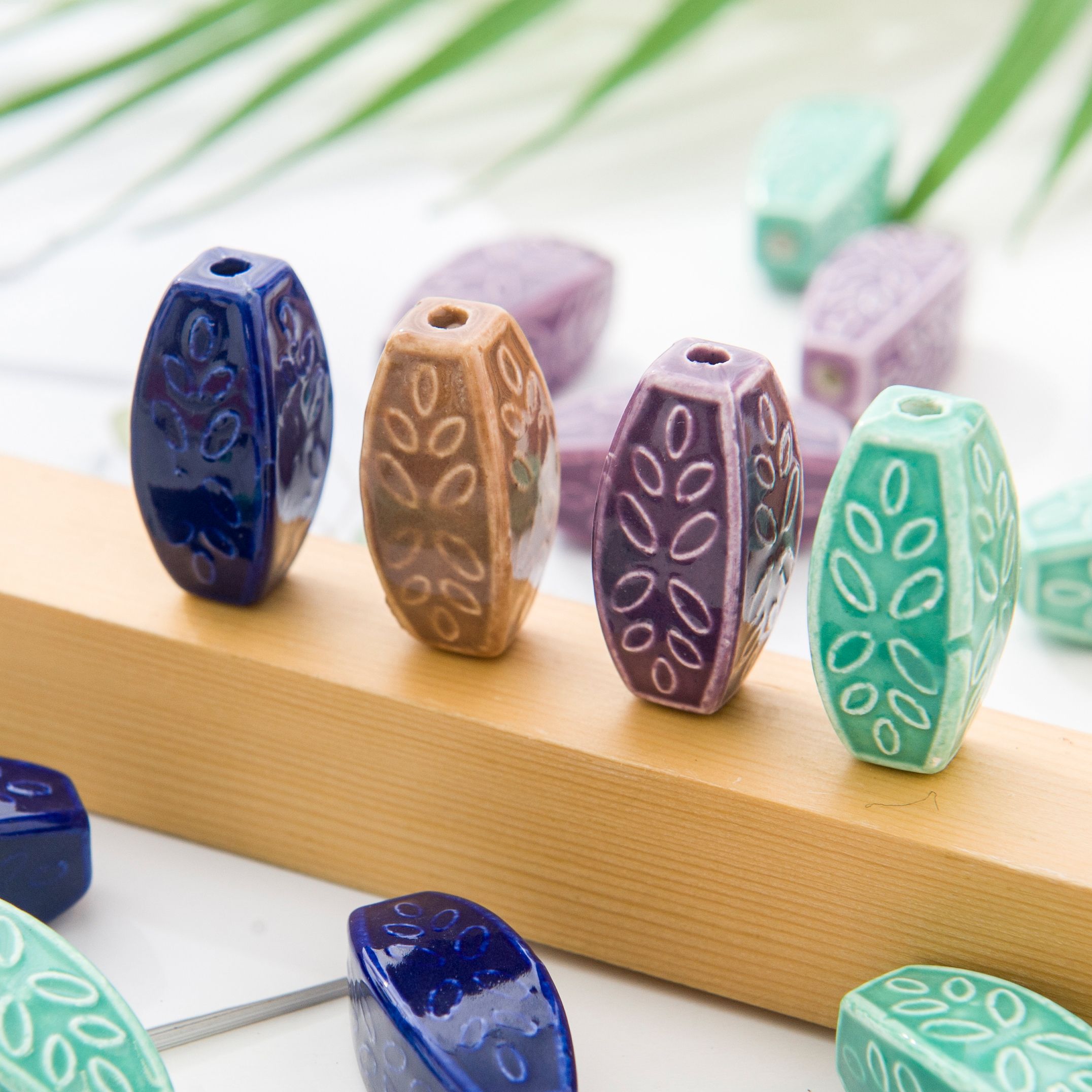 Manufacturers direct a large number of spot ceramic beads animal beads shaped beads manual DIY38 thumbnail