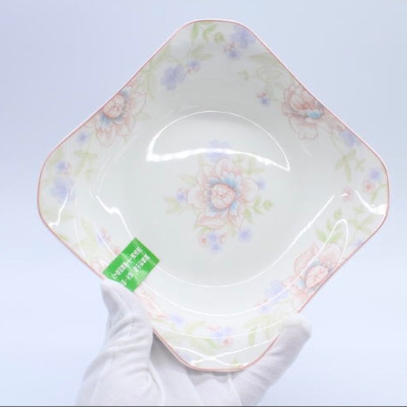 Youzun ceramic bowls, plates and tableware pieces can be freely combined to bring auspiciousness from the east Application Scenario