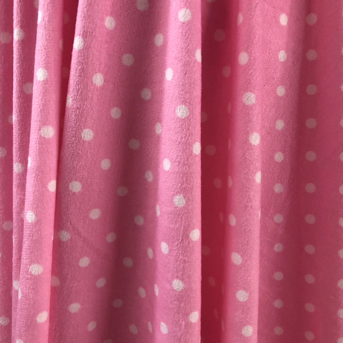 Super soft polka dot short plush in red, pink, black and blue. Factory direct sales. New products of the season available for wholesale or retail