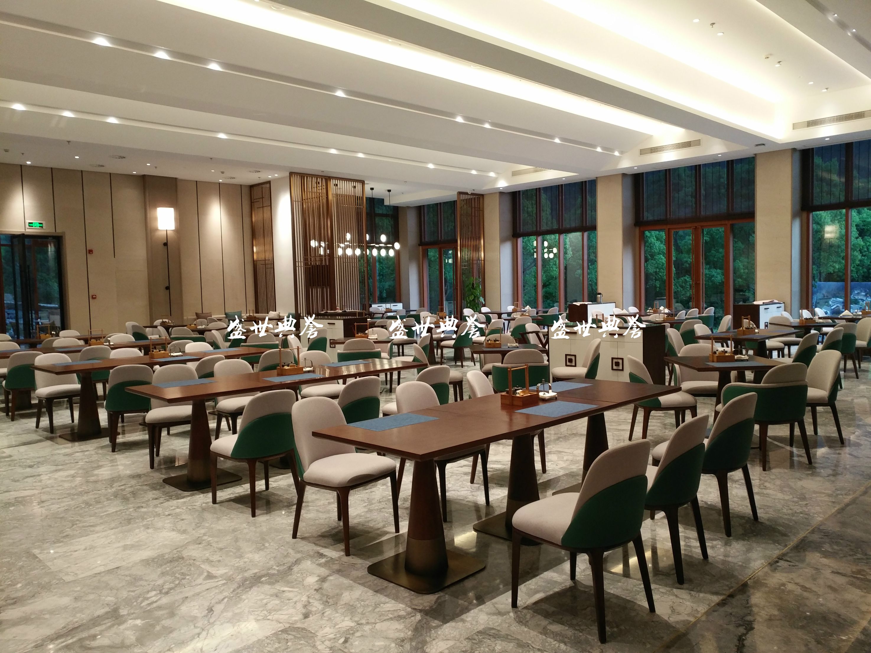 上海五星级酒店西餐桌椅定做宾馆早餐桌椅度假酒店自助餐厅实木椅详情图11