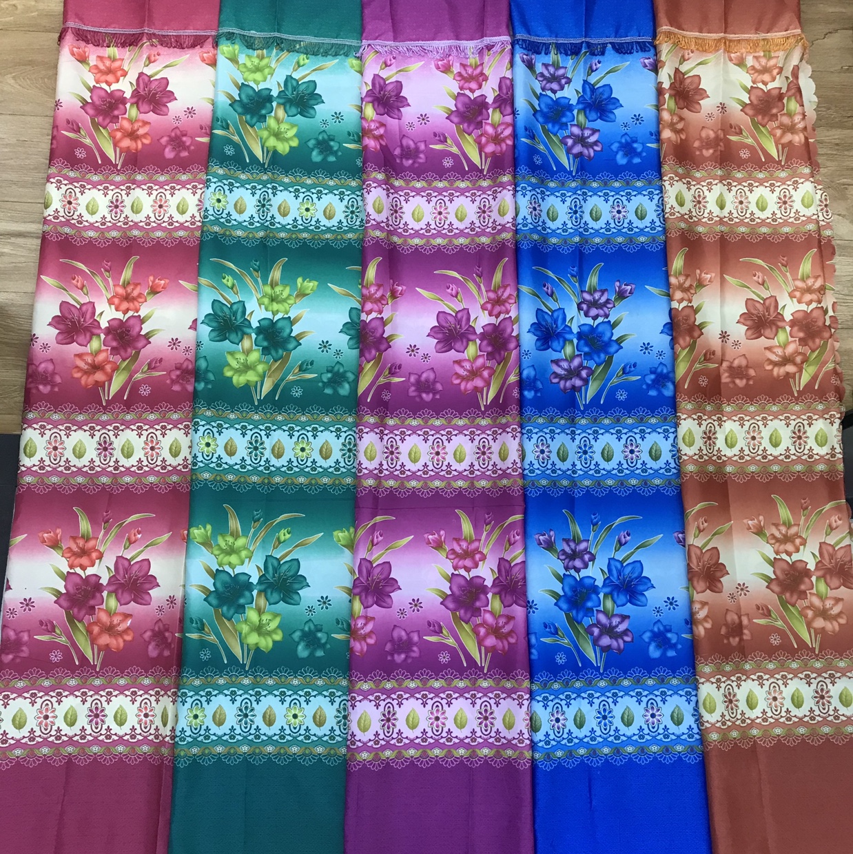 Printed and colored curtain cloth thumbnail