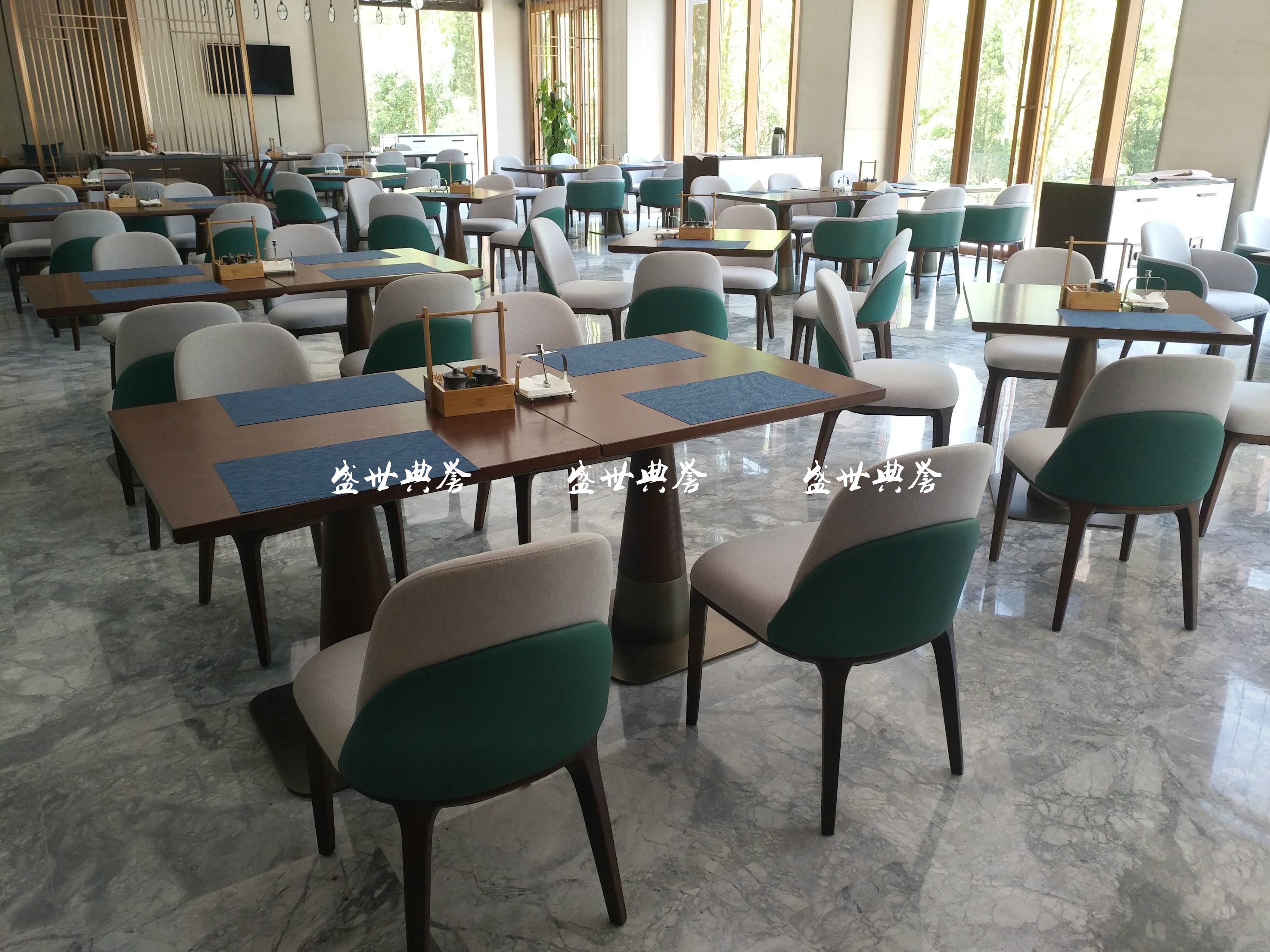 上海五星级酒店西餐桌椅定做宾馆早餐桌椅度假酒店自助餐厅实木椅详情图4