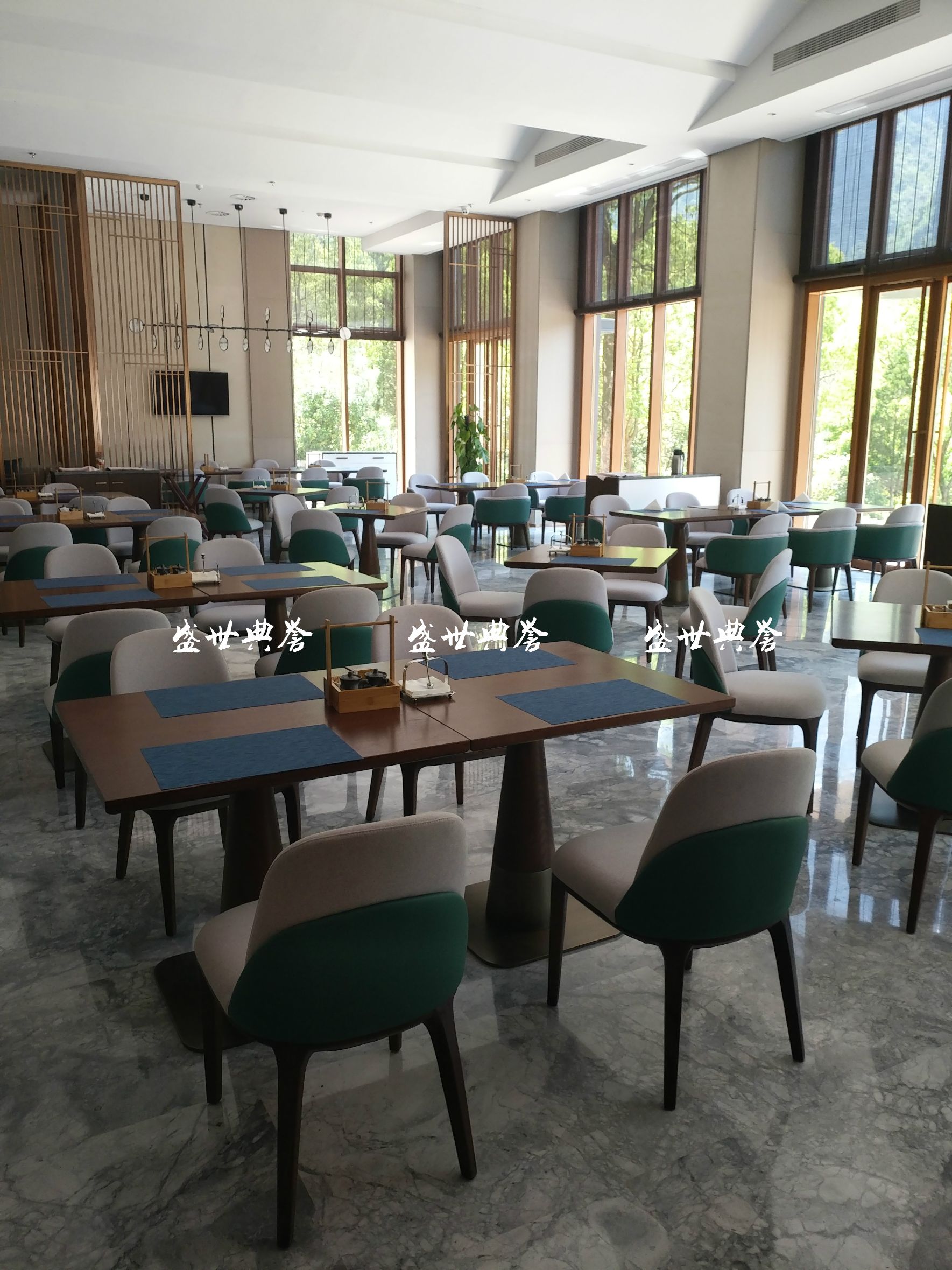上海五星级酒店西餐桌椅定做宾馆早餐桌椅度假酒店自助餐厅实木椅详情图5