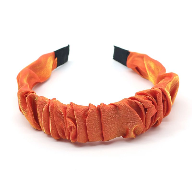 Wholesale of simple and retro style hair accessories, laser fabric pleated hair bands and women's washbasin headbands from street stalls details Picture