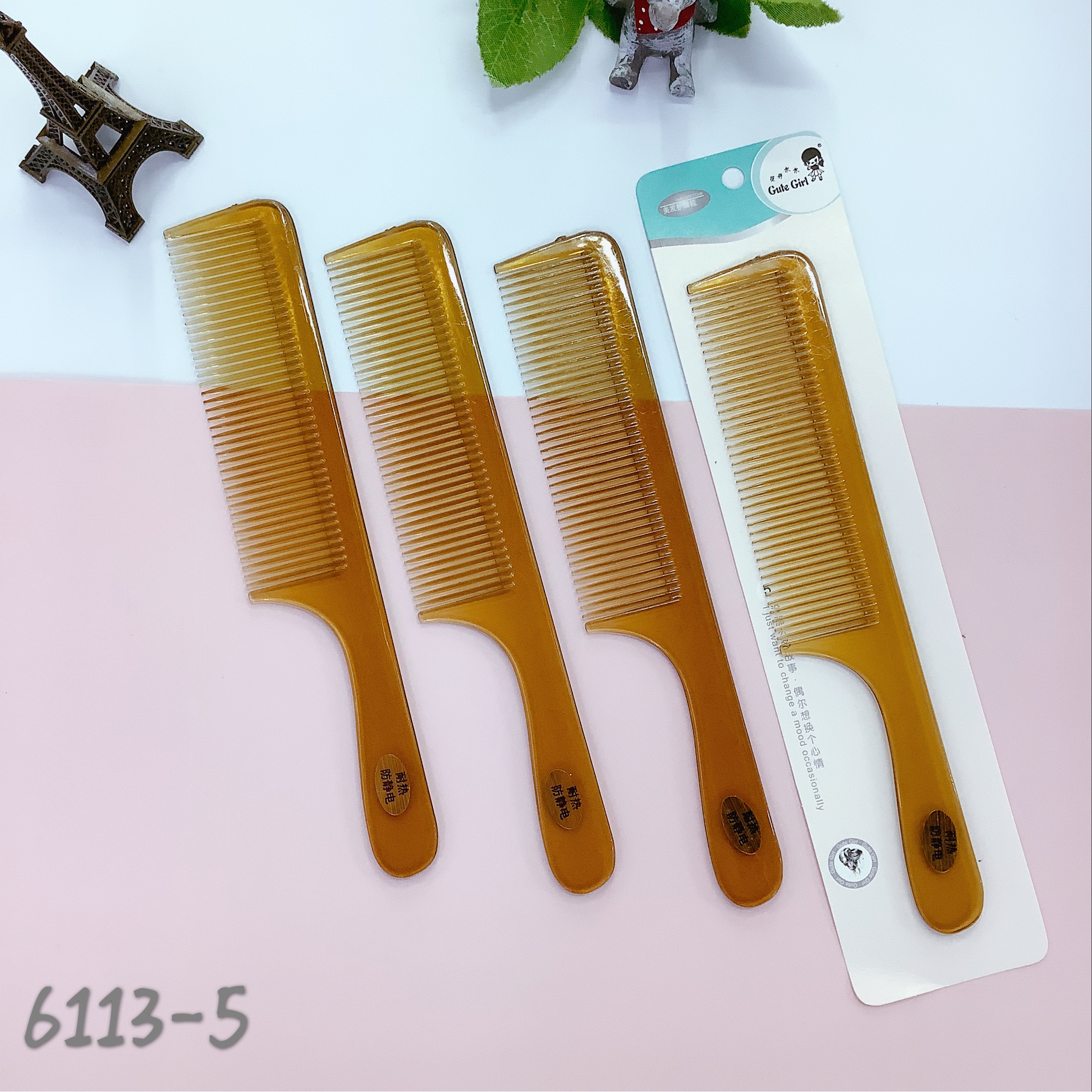 Amber and copal colored combs are placed on horn-shaped combs Application Scenario
