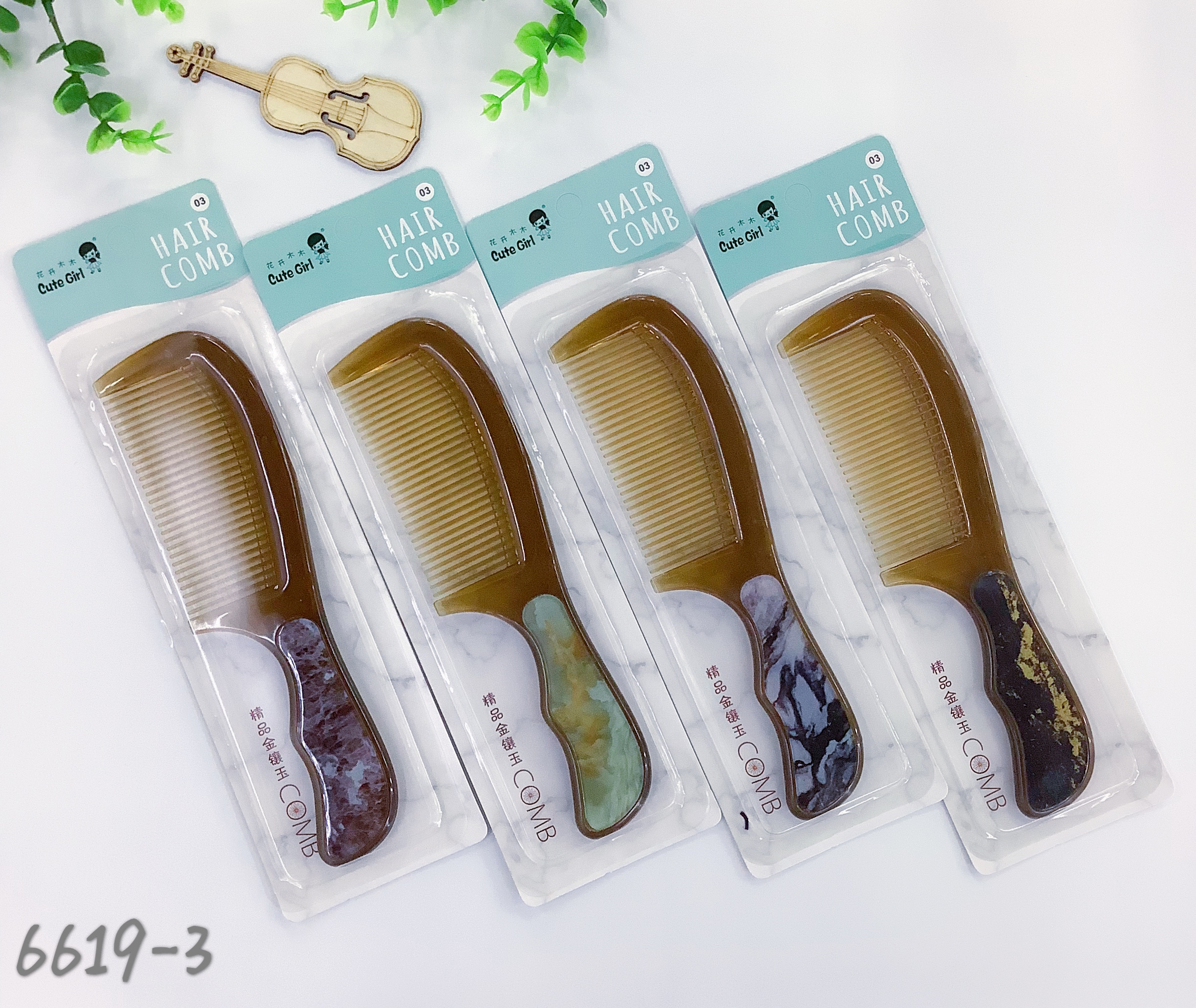 Dark-shaped comb with a marble-patterned hairstyle Item Picture