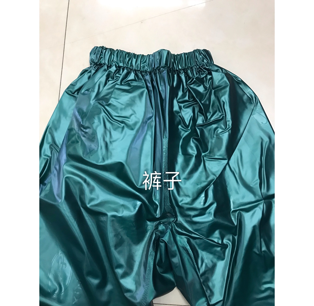 Adult two-piece pearlescent raincoat set for outdoor agricultural use undefined