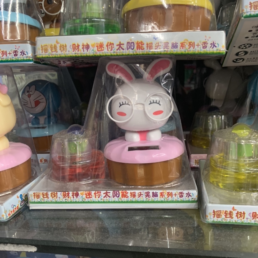 车载太阳能公仔汽车饰品创意摇头车上摆件车内用品可爱