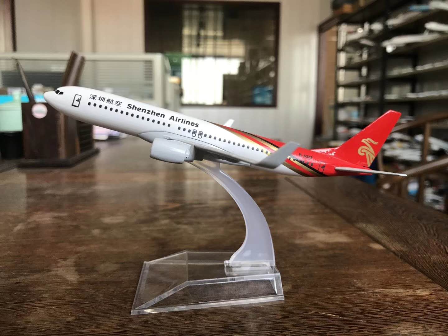 Aircraft model (16CM China Shenzhen Airlines B737-800) metal aircraft alloy model