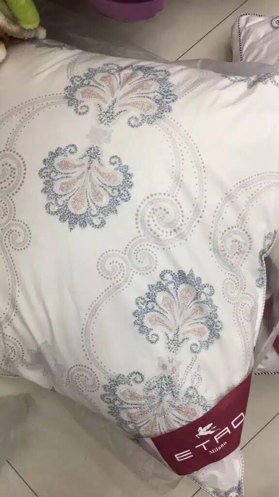 Feather Pillow details Picture